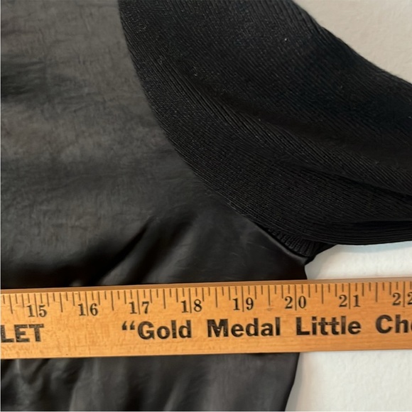 Cabi- Black Crosstie Pullover Mixed Media Tie Front Satin/Ribbed Sweater Sz Sm - Picture 6 of 7